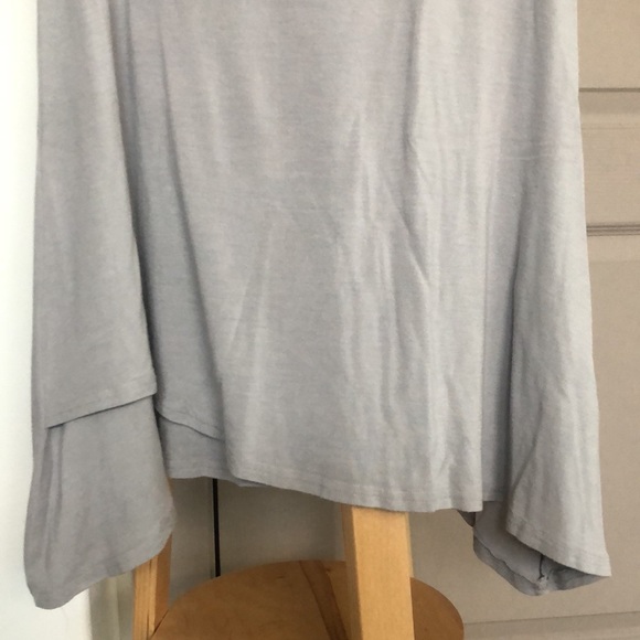 Asymmetrical Hem Tank - Made in Vancouver, Canada 🇨🇦 - Picture 5 of 8